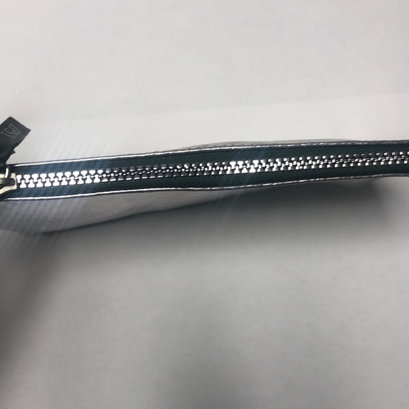 Ipsy silver makeup bag - Picture 5 of 6